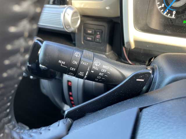 スズキ クロスビー HYBRID MZ 富山県 2020(令2)年 6.2万km ピュアホワイトパール/ブラック2トーンルーフ 純正メモリナビ/型式：AVIC-RLS901II/【CD/DVD/SD/BT/AUT/フルセグTV】/スズキセーフティ（デュアルセンサーブレーキサポート）/フルセグTV/LEDヘッドライト/クルーズコントロール/プッシュスタート/パドルシフト/スマートキー/シートヒーター（運転席＋助手席）/ドライブレコーダー/純正アルミホイール/オートハイビーム/ビルトインETC/プッシュスタート/レーンキープアシスト/横滑り防止装置/純正フロアマット/ASSURAスピードメーター/ドアバイザー