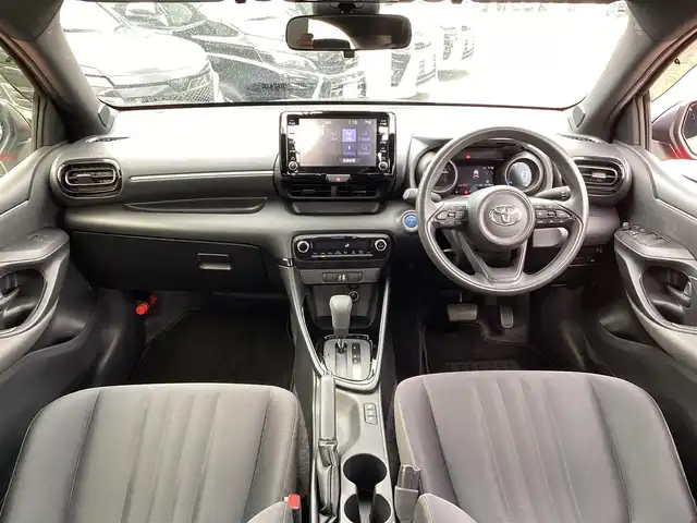 トヨタ ヤリス ハイブリッド G 三重県 2021(令3)年 3.2万km ブラック/コーラルクリスタルシャイン トヨタセーフティセンス/プリクラッシュセーフティ/リアクロストラフィックアラート/ブラインドスポットモニター/レーダークルーズコントロール/パーキングサポートブレーキ/ロードサインアシスト/純正ディスプレイオーディオ/Miracast/Bluetooth/バックガイドモニター/スマートキー/プッシュスタート/クリアランスソナー/純正15インチアルミ/オートリトラクタブルミラー/ターンミラー/横滑り防止