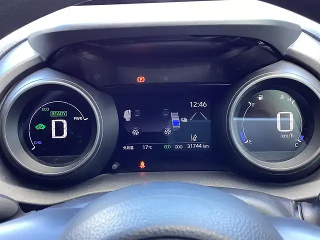 トヨタ ヤリス ハイブリッド G 三重県 2021(令3)年 3.2万km ブラック/コーラルクリスタルシャイン トヨタセーフティセンス/プリクラッシュセーフティ/リアクロストラフィックアラート/ブラインドスポットモニター/レーダークルーズコントロール/パーキングサポートブレーキ/ロードサインアシスト/純正ディスプレイオーディオ/Miracast/Bluetooth/バックガイドモニター/スマートキー/プッシュスタート/クリアランスソナー/純正15インチアルミ/オートリトラクタブルミラー/ターンミラー/横滑り防止