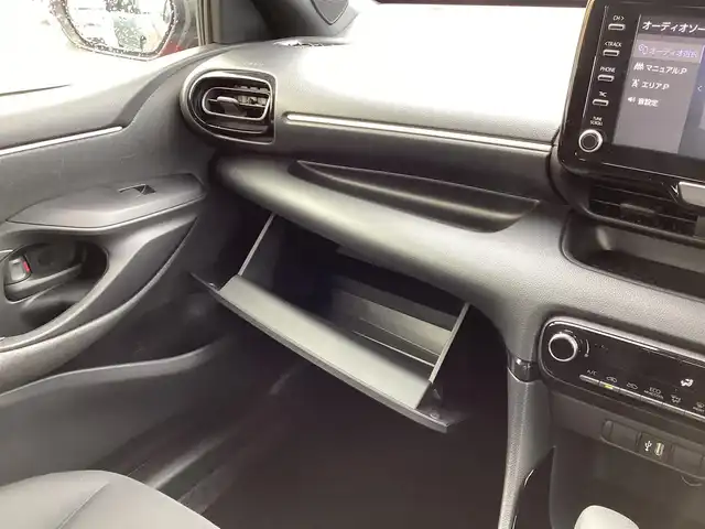 トヨタ ヤリス ハイブリッド G 三重県 2021(令3)年 3.2万km ブラック/コーラルクリスタルシャイン トヨタセーフティセンス/プリクラッシュセーフティ/リアクロストラフィックアラート/ブラインドスポットモニター/レーダークルーズコントロール/パーキングサポートブレーキ/ロードサインアシスト/純正ディスプレイオーディオ/Miracast/Bluetooth/バックガイドモニター/スマートキー/プッシュスタート/クリアランスソナー/純正15インチアルミ/オートリトラクタブルミラー/ターンミラー/横滑り防止