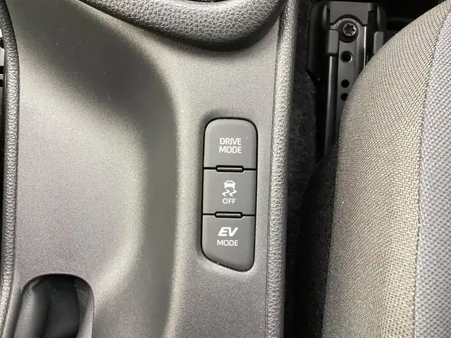 トヨタ ヤリス ハイブリッド G 三重県 2021(令3)年 3.2万km ブラック/コーラルクリスタルシャイン トヨタセーフティセンス/プリクラッシュセーフティ/リアクロストラフィックアラート/ブラインドスポットモニター/レーダークルーズコントロール/パーキングサポートブレーキ/ロードサインアシスト/純正ディスプレイオーディオ/Miracast/Bluetooth/バックガイドモニター/スマートキー/プッシュスタート/クリアランスソナー/純正15インチアルミ/オートリトラクタブルミラー/ターンミラー/横滑り防止