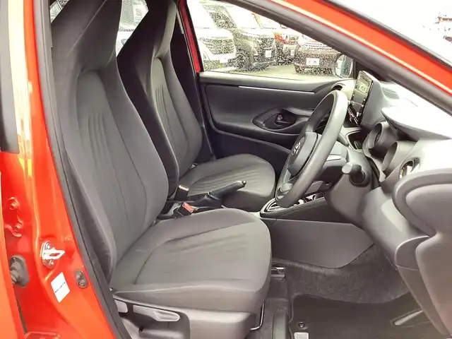 トヨタ ヤリス ハイブリッド G 三重県 2021(令3)年 3.2万km ブラック/コーラルクリスタルシャイン トヨタセーフティセンス/プリクラッシュセーフティ/リアクロストラフィックアラート/ブラインドスポットモニター/レーダークルーズコントロール/パーキングサポートブレーキ/ロードサインアシスト/純正ディスプレイオーディオ/Miracast/Bluetooth/バックガイドモニター/スマートキー/プッシュスタート/クリアランスソナー/純正15インチアルミ/オートリトラクタブルミラー/ターンミラー/横滑り防止