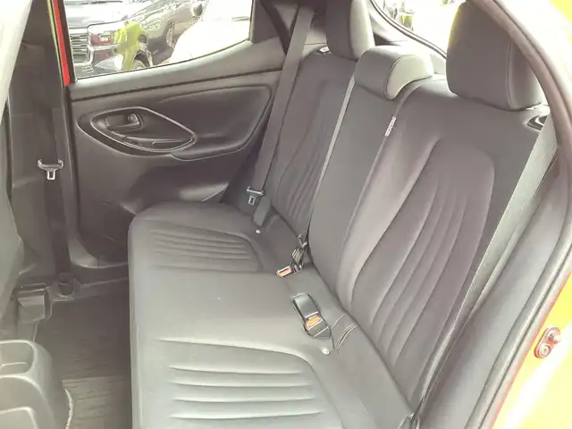 トヨタ ヤリス ハイブリッド G 三重県 2021(令3)年 3.2万km ブラック/コーラルクリスタルシャイン トヨタセーフティセンス/プリクラッシュセーフティ/リアクロストラフィックアラート/ブラインドスポットモニター/レーダークルーズコントロール/パーキングサポートブレーキ/ロードサインアシスト/純正ディスプレイオーディオ/Miracast/Bluetooth/バックガイドモニター/スマートキー/プッシュスタート/クリアランスソナー/純正15インチアルミ/オートリトラクタブルミラー/ターンミラー/横滑り防止