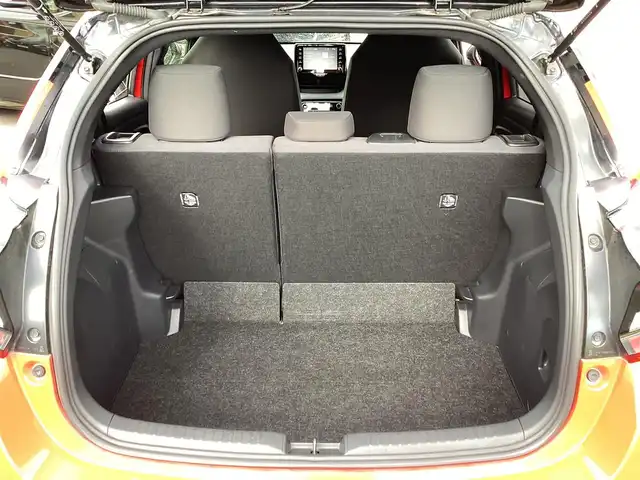 トヨタ ヤリス ハイブリッド G 三重県 2021(令3)年 3.2万km ブラック/コーラルクリスタルシャイン トヨタセーフティセンス/プリクラッシュセーフティ/リアクロストラフィックアラート/ブラインドスポットモニター/レーダークルーズコントロール/パーキングサポートブレーキ/ロードサインアシスト/純正ディスプレイオーディオ/Miracast/Bluetooth/バックガイドモニター/スマートキー/プッシュスタート/クリアランスソナー/純正15インチアルミ/オートリトラクタブルミラー/ターンミラー/横滑り防止