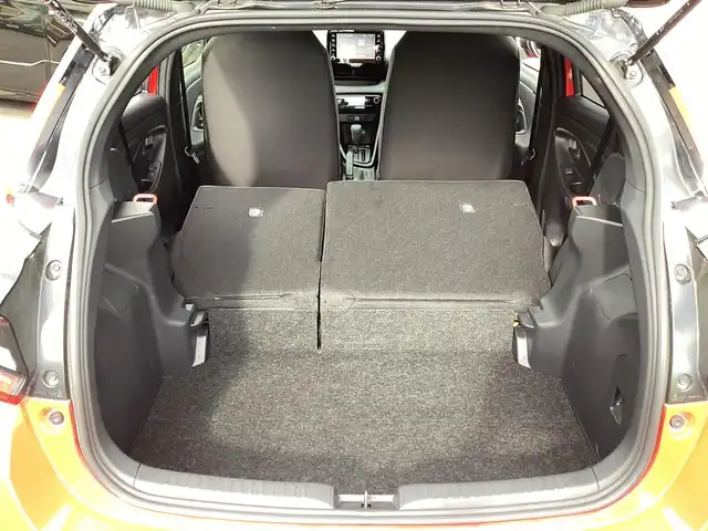 トヨタ ヤリス ハイブリッド G 三重県 2021(令3)年 3.2万km ブラック/コーラルクリスタルシャイン トヨタセーフティセンス/プリクラッシュセーフティ/リアクロストラフィックアラート/ブラインドスポットモニター/レーダークルーズコントロール/パーキングサポートブレーキ/ロードサインアシスト/純正ディスプレイオーディオ/Miracast/Bluetooth/バックガイドモニター/スマートキー/プッシュスタート/クリアランスソナー/純正15インチアルミ/オートリトラクタブルミラー/ターンミラー/横滑り防止