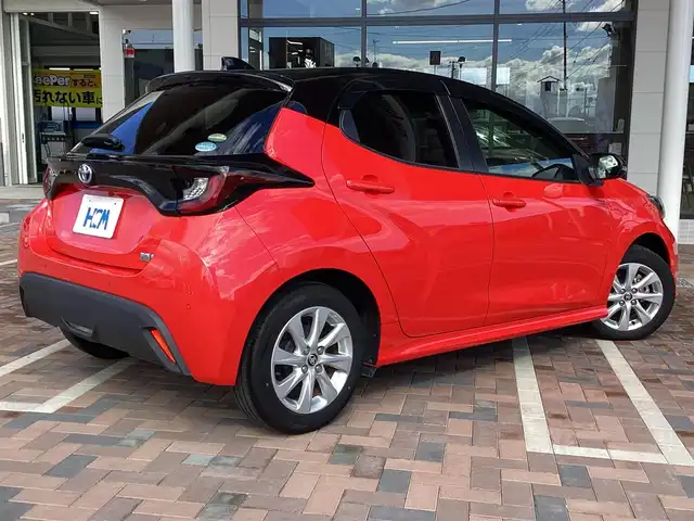 トヨタ ヤリス ハイブリッド G 三重県 2021(令3)年 3.2万km ブラック/コーラルクリスタルシャイン トヨタセーフティセンス/プリクラッシュセーフティ/リアクロストラフィックアラート/ブラインドスポットモニター/レーダークルーズコントロール/パーキングサポートブレーキ/ロードサインアシスト/純正ディスプレイオーディオ/Miracast/Bluetooth/バックガイドモニター/スマートキー/プッシュスタート/クリアランスソナー/純正15インチアルミ/オートリトラクタブルミラー/ターンミラー/横滑り防止