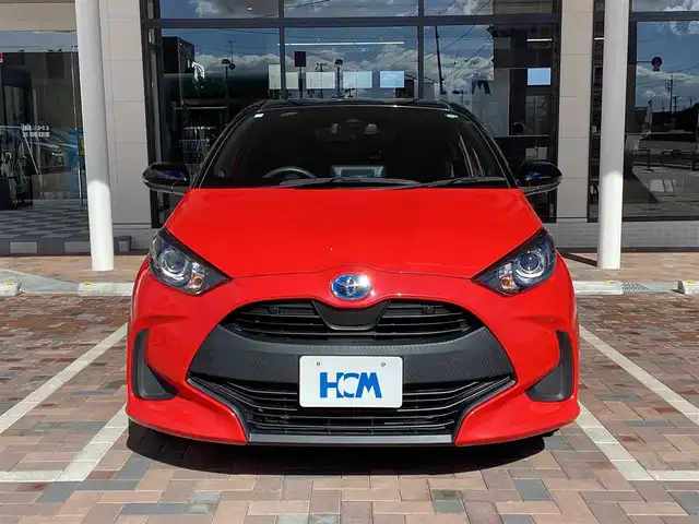 トヨタ ヤリス ハイブリッド G 三重県 2021(令3)年 3.2万km ブラック/コーラルクリスタルシャイン トヨタセーフティセンス/プリクラッシュセーフティ/リアクロストラフィックアラート/ブラインドスポットモニター/レーダークルーズコントロール/パーキングサポートブレーキ/ロードサインアシスト/純正ディスプレイオーディオ/Miracast/Bluetooth/バックガイドモニター/スマートキー/プッシュスタート/クリアランスソナー/純正15インチアルミ/オートリトラクタブルミラー/ターンミラー/横滑り防止