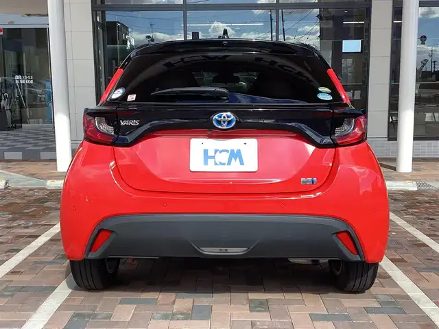 トヨタ ヤリス ハイブリッド G 三重県 2021(令3)年 3.2万km ブラック/コーラルクリスタルシャイン トヨタセーフティセンス/プリクラッシュセーフティ/リアクロストラフィックアラート/ブラインドスポットモニター/レーダークルーズコントロール/パーキングサポートブレーキ/ロードサインアシスト/純正ディスプレイオーディオ/Miracast/Bluetooth/バックガイドモニター/スマートキー/プッシュスタート/クリアランスソナー/純正15インチアルミ/オートリトラクタブルミラー/ターンミラー/横滑り防止