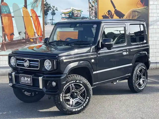 スズキ ジムニー XC 愛知県 2022(令4)年 1.8万km ブルーイッシュブラックパール3 AIS検査済み/【2409016473】/Little　G　キット（社外）/・フロントグリル/・フロントバンパー/・サイドモール/・G15エンブレム/・スペアタイヤカバー/新品タイヤ（グラバスジュニア）社外/新品アルミホイール（TOYOオープンカントリーR/T）社外/リフトアップキット（社外）/フロントカメラ（社外）/モニター（社外）/クリアサイドマーカー（社外）/LEDヘッドライト/ウィンカーミラー/スズキセーフティーサポート/アイドリングストップ/ヘッドライトウォッシャー/革巻きステアリング/ビルドインETC/純正フロアマット/カロッツェリアナビ/ダウンヒルアシストコントロール/前席シートヒーター/社外パーツ取り付けあり