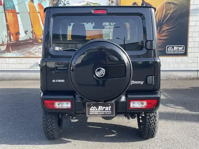 スズキ ジムニー XC 愛知県 2022(令4)年 1.8万km ブルーイッシュブラックパール3 AIS検査済み/【2409016473】/Little　G　キット（社外）/・フロントグリル/・フロントバンパー/・サイドモール/・G15エンブレム/・スペアタイヤカバー/新品タイヤ（グラバスジュニア）社外/新品アルミホイール（TOYOオープンカントリーR/T）社外/リフトアップキット（社外）/フロントカメラ（社外）/モニター（社外）/クリアサイドマーカー（社外）/LEDヘッドライト/ウィンカーミラー/スズキセーフティーサポート/アイドリングストップ/ヘッドライトウォッシャー/革巻きステアリング/ビルドインETC/純正フロアマット/カロッツェリアナビ/ダウンヒルアシストコントロール/前席シートヒーター/社外パーツ取り付けあり