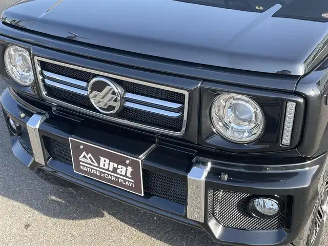 スズキ ジムニー XC 愛知県 2022(令4)年 1.8万km ブルーイッシュブラックパール3 AIS検査済み/【2409016473】/Little　G　キット（社外）/・フロントグリル/・フロントバンパー/・サイドモール/・G15エンブレム/・スペアタイヤカバー/新品タイヤ（グラバスジュニア）社外/新品アルミホイール（TOYOオープンカントリーR/T）社外/リフトアップキット（社外）/フロントカメラ（社外）/モニター（社外）/クリアサイドマーカー（社外）/LEDヘッドライト/ウィンカーミラー/スズキセーフティーサポート/アイドリングストップ/ヘッドライトウォッシャー/革巻きステアリング/ビルドインETC/純正フロアマット/カロッツェリアナビ/ダウンヒルアシストコントロール/前席シートヒーター/社外パーツ取り付けあり