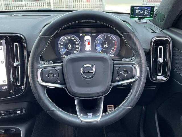 ボルボ ＸＣ４０ T4 AWD Rデザイン 埼玉県 2019(令1)年 5.9万km 黒 ワンオーナー/パノラマサンルーフ/黒ハーフレザーシート/３６０度カメラ/ＡＣＣ/ＡｐｐｌｅＣａｒＰｌａｙ/純正HDDナビ/フルセグ/ＬＫＡ/ＢＬＩＳ/パワーシート/シートヒーター/ＬＥＤ/純正１９インチＡＷ