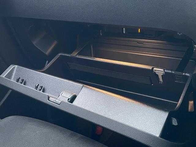 ボルボ ＸＣ４０ T4 AWD Rデザイン 埼玉県 2019(令1)年 5.9万km 黒 ワンオーナー/パノラマサンルーフ/黒ハーフレザーシート/３６０度カメラ/ＡＣＣ/ＡｐｐｌｅＣａｒＰｌａｙ/純正HDDナビ/フルセグ/ＬＫＡ/ＢＬＩＳ/パワーシート/シートヒーター/ＬＥＤ/純正１９インチＡＷ