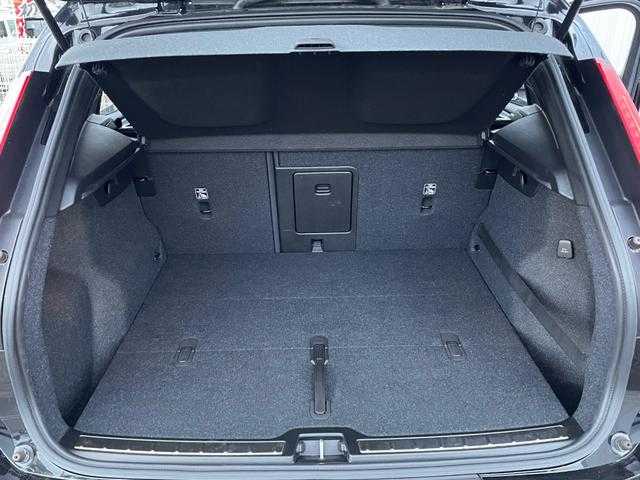 ボルボ ＸＣ４０ T4 AWD Rデザイン 埼玉県 2019(令1)年 5.9万km 黒 ワンオーナー/パノラマサンルーフ/黒ハーフレザーシート/３６０度カメラ/ＡＣＣ/ＡｐｐｌｅＣａｒＰｌａｙ/純正HDDナビ/フルセグ/ＬＫＡ/ＢＬＩＳ/パワーシート/シートヒーター/ＬＥＤ/純正１９インチＡＷ
