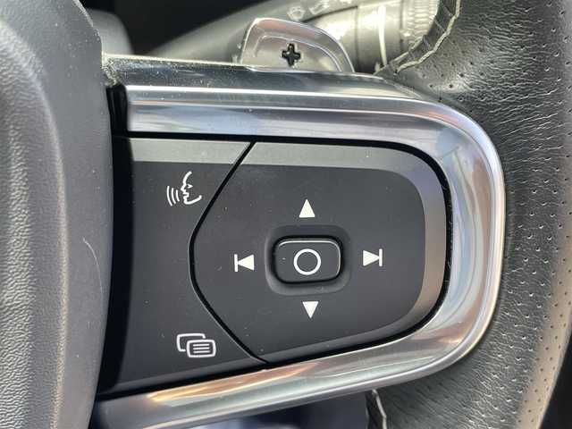 ボルボ ＸＣ４０ T4 AWD Rデザイン 青森県 2019(令1)年 5.9万km オニキスブラックP /ワンオーナー/4WD/ターボ/パノラマサンルーフ/黒ハーフレザーシート/３６０度カメラ/ＡＣＣ/ＡｐｐｌｅＣａｒＰｌａｙ/純正HDDナビ/　(フルセグTV/USB/Bt)/ＬＫＡ/ＢＬＩＳ/D席メモリー付き/　前席パワーシート/前席シートヒーター/ＬＥＤオートライト/LEDフォグランプ/純正１９インチアルミホイール/ウインカーミラー /ブラックルーフレール/ヘットライトウオッシャー/前後バンパーソナー/社外レーダー探知機/革巻きステア/ノブ/パドルシフト/プッシュスタートシステム/W/サイド/カーテンエアバッグ /ABS/スマートキー