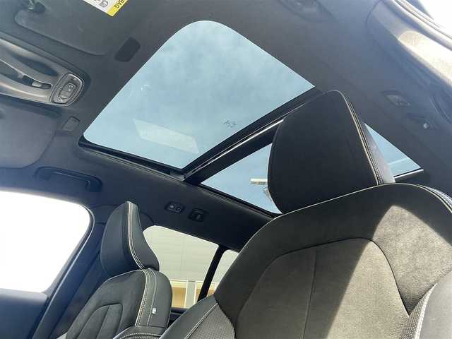 ボルボ ＸＣ４０ T4 AWD Rデザイン 青森県 2019(令1)年 5.9万km オニキスブラックP /ワンオーナー/4WD/ターボ/パノラマサンルーフ/黒ハーフレザーシート/３６０度カメラ/ＡＣＣ/ＡｐｐｌｅＣａｒＰｌａｙ/純正HDDナビ/　(フルセグTV/USB/Bt)/ＬＫＡ/ＢＬＩＳ/D席メモリー付き/　前席パワーシート/前席シートヒーター/ＬＥＤオートライト/LEDフォグランプ/純正１９インチアルミホイール/ウインカーミラー /ブラックルーフレール/ヘットライトウオッシャー/前後バンパーソナー/社外レーダー探知機/革巻きステア/ノブ/パドルシフト/プッシュスタートシステム/W/サイド/カーテンエアバッグ /ABS/スマートキー