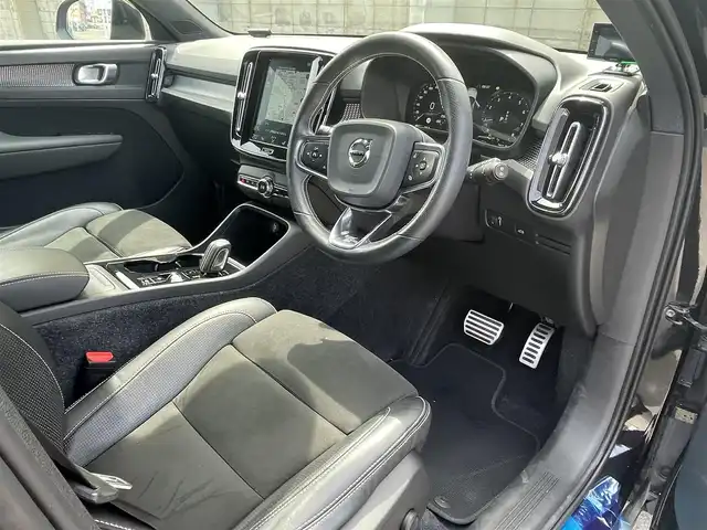 ボルボ ＸＣ４０ T4 AWD Rデザイン 青森県 2019(令1)年 5.9万km オニキスブラックP /ワンオーナー/4WD/ターボ/パノラマサンルーフ/黒ハーフレザーシート/３６０度カメラ/ＡＣＣ/ＡｐｐｌｅＣａｒＰｌａｙ/純正HDDナビ/　(フルセグTV/USB/Bt)/ＬＫＡ/ＢＬＩＳ/D席メモリー付き/　前席パワーシート/前席シートヒーター/ＬＥＤオートライト/LEDフォグランプ/純正１９インチアルミホイール/ウインカーミラー /ブラックルーフレール/ヘットライトウオッシャー/前後バンパーソナー/社外レーダー探知機/革巻きステア/ノブ/パドルシフト/プッシュスタートシステム/W/サイド/カーテンエアバッグ /ABS/スマートキー