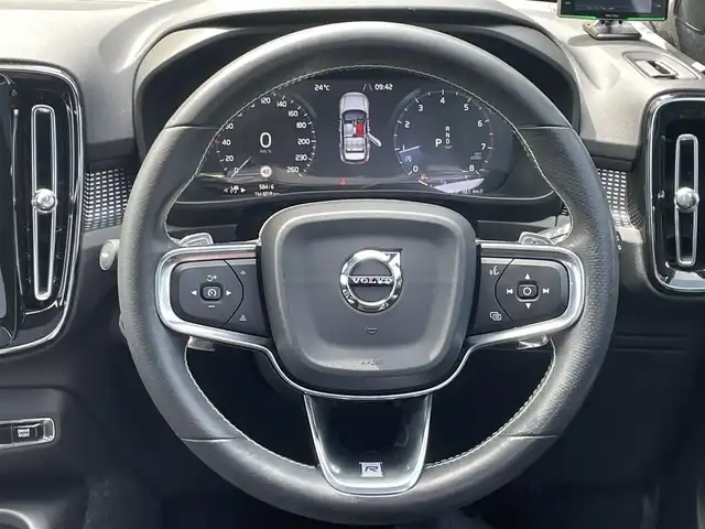 ボルボ ＸＣ４０ T4 AWD Rデザイン 青森県 2019(令1)年 5.9万km オニキスブラックP /ワンオーナー/4WD/ターボ/パノラマサンルーフ/黒ハーフレザーシート/３６０度カメラ/ＡＣＣ/ＡｐｐｌｅＣａｒＰｌａｙ/純正HDDナビ/　(フルセグTV/USB/Bt)/ＬＫＡ/ＢＬＩＳ/D席メモリー付き/　前席パワーシート/前席シートヒーター/ＬＥＤオートライト/LEDフォグランプ/純正１９インチアルミホイール/ウインカーミラー /ブラックルーフレール/ヘットライトウオッシャー/前後バンパーソナー/社外レーダー探知機/革巻きステア/ノブ/パドルシフト/プッシュスタートシステム/W/サイド/カーテンエアバッグ /ABS/スマートキー