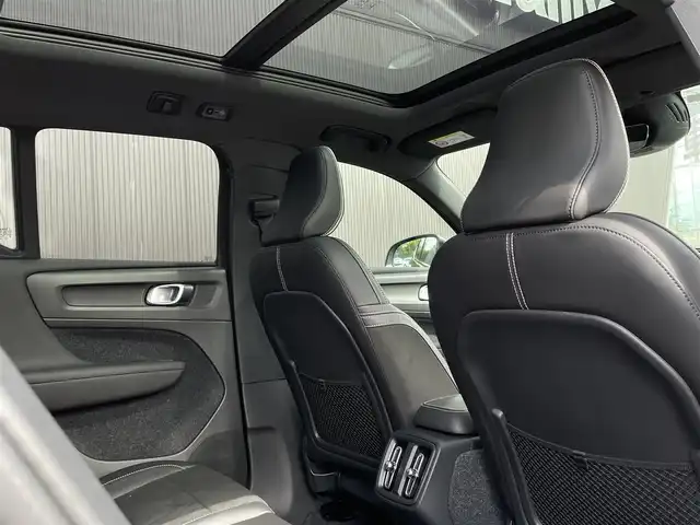 ボルボ ＸＣ４０ T4 AWD Rデザイン 長野県 2019(令1)年 5.9万km オニキスブラックP ワンオーナー/4WD/ターボ/パノラマサンルーフ/パドルシフト/黒ハーフレザーシート/３６０度カメラ/ＡＣＣ/ＡｐｐｌｅＣａｒＰｌａｙ/AndroidAuto/純正HDDナビ/　(フルセグTV/USB/Bluetooth)/ＬＫＡ/ＢＬＩＳ/D席メモリー付き/　前席パワーシート/前席シートヒーター/ＬＥＤオートライト/LEDフォグランプ/純正１９インチアルミホイール/ウインカーミラー /ブラックルーフレール/ヘットライトウオッシャー/前後バンパーソナー/社外レーダー探知機/革巻きステア/ノブ/プッシュスタートシステム/W/サイド/カーテンエアバッグ /ABS/スマートキー