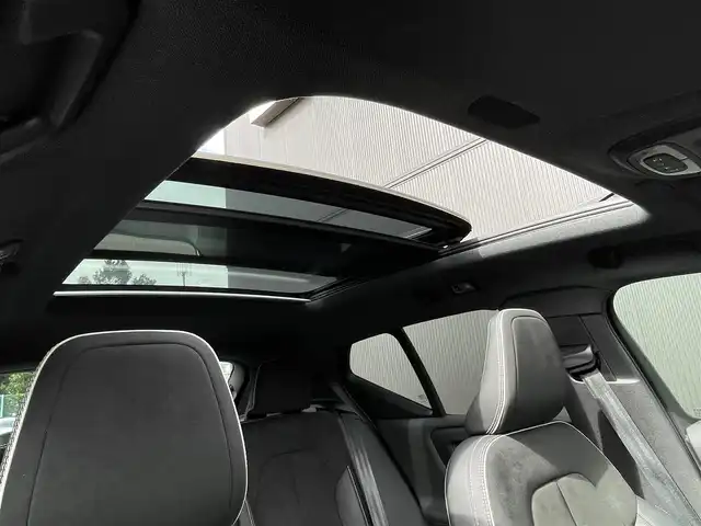 ボルボ ＸＣ４０ T4 AWD Rデザイン 長野県 2019(令1)年 5.9万km オニキスブラックP ワンオーナー/4WD/ターボ/パノラマサンルーフ/パドルシフト/黒ハーフレザーシート/３６０度カメラ/ＡＣＣ/ＡｐｐｌｅＣａｒＰｌａｙ/AndroidAuto/純正HDDナビ/　(フルセグTV/USB/Bluetooth)/ＬＫＡ/ＢＬＩＳ/D席メモリー付き/　前席パワーシート/前席シートヒーター/ＬＥＤオートライト/LEDフォグランプ/純正１９インチアルミホイール/ウインカーミラー /ブラックルーフレール/ヘットライトウオッシャー/前後バンパーソナー/社外レーダー探知機/革巻きステア/ノブ/プッシュスタートシステム/W/サイド/カーテンエアバッグ /ABS/スマートキー