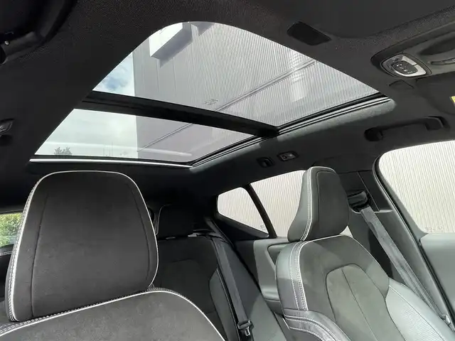 ボルボ ＸＣ４０ T4 AWD Rデザイン 長野県 2019(令1)年 5.9万km オニキスブラックP ワンオーナー/4WD/ターボ/パノラマサンルーフ/パドルシフト/黒ハーフレザーシート/３６０度カメラ/ＡＣＣ/ＡｐｐｌｅＣａｒＰｌａｙ/AndroidAuto/純正HDDナビ/　(フルセグTV/USB/Bluetooth)/ＬＫＡ/ＢＬＩＳ/D席メモリー付き/　前席パワーシート/前席シートヒーター/ＬＥＤオートライト/LEDフォグランプ/純正１９インチアルミホイール/ウインカーミラー /ブラックルーフレール/ヘットライトウオッシャー/前後バンパーソナー/社外レーダー探知機/革巻きステア/ノブ/プッシュスタートシステム/W/サイド/カーテンエアバッグ /ABS/スマートキー