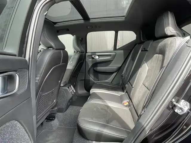 ボルボ ＸＣ４０ T4 AWD Rデザイン 長野県 2019(令1)年 5.9万km オニキスブラックP ワンオーナー/4WD/ターボ/パノラマサンルーフ/パドルシフト/黒ハーフレザーシート/３６０度カメラ/ＡＣＣ/ＡｐｐｌｅＣａｒＰｌａｙ/AndroidAuto/純正HDDナビ/　(フルセグTV/USB/Bluetooth)/ＬＫＡ/ＢＬＩＳ/D席メモリー付き/　前席パワーシート/前席シートヒーター/ＬＥＤオートライト/LEDフォグランプ/純正１９インチアルミホイール/ウインカーミラー /ブラックルーフレール/ヘットライトウオッシャー/前後バンパーソナー/社外レーダー探知機/革巻きステア/ノブ/プッシュスタートシステム/W/サイド/カーテンエアバッグ /ABS/スマートキー