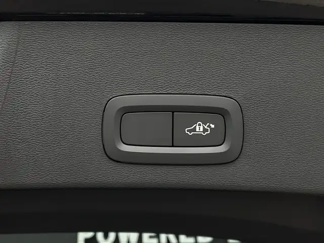 ボルボ ＸＣ４０ T4 AWD Rデザイン 長野県 2019(令1)年 5.9万km オニキスブラックP ワンオーナー/4WD/ターボ/パノラマサンルーフ/パドルシフト/黒ハーフレザーシート/３６０度カメラ/ＡＣＣ/ＡｐｐｌｅＣａｒＰｌａｙ/AndroidAuto/純正HDDナビ/　(フルセグTV/USB/Bluetooth)/ＬＫＡ/ＢＬＩＳ/D席メモリー付き/　前席パワーシート/前席シートヒーター/ＬＥＤオートライト/LEDフォグランプ/純正１９インチアルミホイール/ウインカーミラー /ブラックルーフレール/ヘットライトウオッシャー/前後バンパーソナー/社外レーダー探知機/革巻きステア/ノブ/プッシュスタートシステム/W/サイド/カーテンエアバッグ /ABS/スマートキー