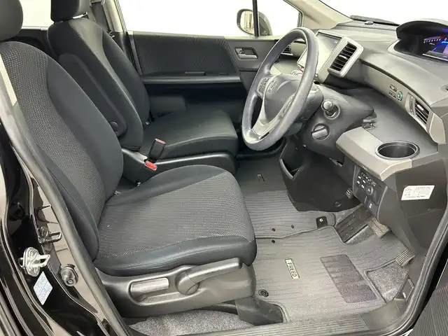 ホンダ フリード ハイブリット ジャストセレクション 福岡県 2014(平26)年 10.3万km プレミアムスパークルブラックパール フリップダウンモニター/純正ナビ/・CD/DVD/BT/フルセグ/バックカメラ/両側パワースライドドア/クルーズコントロール/ETC/ドライブレコーダー/キセノンライト/横滑り防止