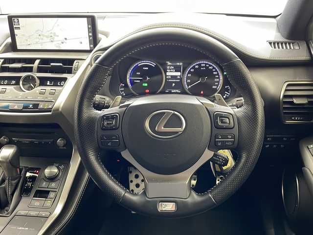 レクサス ＮＸ 300h Fスポーツ 栃木県 2018(平30)年 6.5万km ホワイトノーヴァガラスフレーク 純正10インチナビ/(フルセグ・Bluetooth・SD・USB)/全方位カメラ/バックカメラ/本革シート/レクサスセーフティシステム+/　・衝突軽減システム/　・レーンキープアシストシステム/　・アダプティブクルーズコントロール　/　・オートハイビーム/　・標識認識機能/前後コーナーセンサー/ブラインドスポットモニター/前席シートヒーター/前席エアシート/前席パワーシート/パドルシフト/ステアリングヒーター/前方ドライブレコーダー/ビルトインETC2.0/電動リアゲート/LEDヘッドライト/オートライト/フォグランプ/純正アルミホイール/取扱説明書/保証書