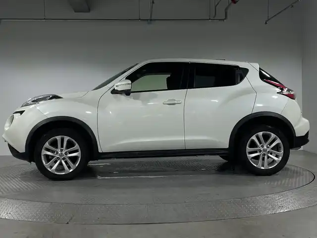 日産 ジューク 15RX Vセレクション 神奈川県 2016(平28)年 4.3万km ブリリアントホワイトパール 純正7インチディーラーOPナビ/CD&DVD&BT&フルセグTV/バックカメラ/ビルトインETC/純正ドライブレコーダー/衝突軽減ブレーキ/レーンキープアシスト/アイドリングストップ/ドアバイザー/ヘッドライトレベライザー