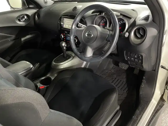 日産 ジューク 15RX Vセレクション 神奈川県 2016(平28)年 4.3万km ブリリアントホワイトパール 純正7インチディーラーOPナビ/CD&DVD&BT&フルセグTV/バックカメラ/ビルトインETC/純正ドライブレコーダー/衝突軽減ブレーキ/レーンキープアシスト/アイドリングストップ/ドアバイザー/ヘッドライトレベライザー