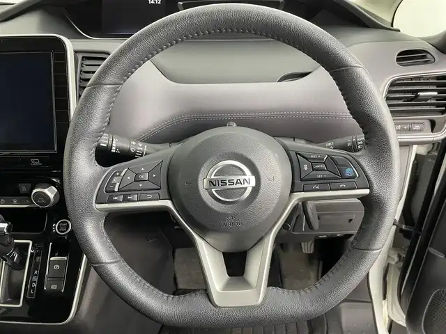 日産 セレナ ハイウェイスター V 道央・札幌 2020(令2)年 4.6万km ブリリアントホワイトパール ・4WD/・寒冷地仕様/・純正メモリナビ/　BT/CD/DVD/SD/フルセグ/・純正ビルトインETC/・ナビ連動前後ドライブレコーダー/・全方位カメラ/・プロパイロット/・横滑り防止/・前後コーナーセンサー/・ブラインドスポットモニター/・デジタルインナーミラー/・両側パワースライドドア/・純正フロアマット/・純正15インチAW/・社外スタッドレス積込（195/65/R15)/・LEDヘッドライト/・フォグライト/・オートライト/・プッシュスタート/・スマートキー/・純正エンジンスターター