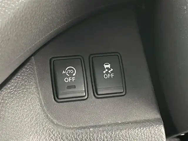 日産 セレナ HWS S HV Vセレ +Sefty 埼玉県 2015(平27)年 2.7万km ダイヤモンドブラック 純正ナビ　フリップダウンモニター　エマージェンシーブレーキ　両側パワースライドドア　ＥＴＣ　バックカメラ　ＬＥＤヘッドライト　ドライブレコーダー　プッシュスタート　スマートキー　クルーズコントロール