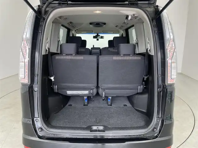 日産 セレナ HWS S HV Vセレ +Sefty 埼玉県 2015(平27)年 2.7万km ダイヤモンドブラック 純正ナビ　フリップダウンモニター　エマージェンシーブレーキ　両側パワースライドドア　ＥＴＣ　バックカメラ　ＬＥＤヘッドライト　ドライブレコーダー　プッシュスタート　スマートキー　クルーズコントロール