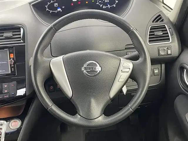 日産 セレナ HWS S HV Vセレ +Sefty 埼玉県 2015(平27)年 2.7万km ダイヤモンドブラック 純正ナビ　フリップダウンモニター　エマージェンシーブレーキ　両側パワースライドドア　ＥＴＣ　バックカメラ　ＬＥＤヘッドライト　ドライブレコーダー　プッシュスタート　スマートキー　クルーズコントロール