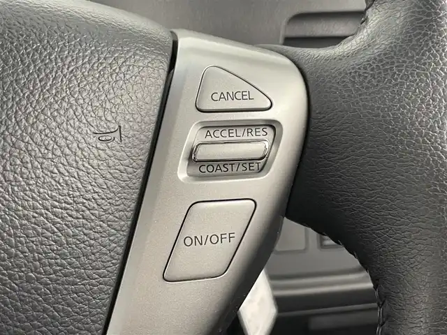 日産 セレナ HWS S HV Vセレ +Sefty 埼玉県 2015(平27)年 2.7万km ダイヤモンドブラック 純正ナビ　フリップダウンモニター　エマージェンシーブレーキ　両側パワースライドドア　ＥＴＣ　バックカメラ　ＬＥＤヘッドライト　ドライブレコーダー　プッシュスタート　スマートキー　クルーズコントロール