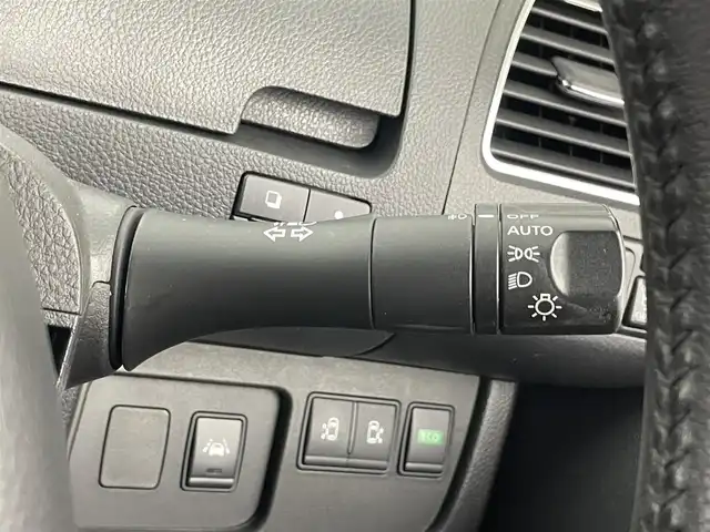 日産 セレナ HWS S HV Vセレ +Sefty 埼玉県 2015(平27)年 2.7万km ダイヤモンドブラック 純正ナビ　フリップダウンモニター　エマージェンシーブレーキ　両側パワースライドドア　ＥＴＣ　バックカメラ　ＬＥＤヘッドライト　ドライブレコーダー　プッシュスタート　スマートキー　クルーズコントロール