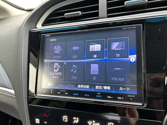 ホンダ シャトル ハイブリッド X ホンダセンシング 高知県 2017(平29)年 8.9万km ホワイトオーキッドパール (株)IDOMが運営する【じしゃロン高知店】の自社ローン専用車両になります。こちらは現金またはオートローンご利用時の価格です。自社ローンご希望の方は別途その旨お申付け下さい