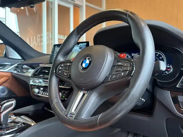 ＢＭＷ Ｍ５ 宮城県 2018(平30)年 6万km ドニントングレーM Bowers&Wilkinsサウンドシステム/MAXTON DESIGNエアロ/HyperForged21インチAW/ヘッドアップディスプレイ/アクティブクルーズコントロール/レーンキープアシスト/レーンデチェンジウォーニング/iDriveナビゲーションシステム/フルセグTV/トップビューカメラ/ブラウンハーフレザーシート/シートベンチレーション/シートヒーター/４ゾーンエアコン/カーボンルーフ/ドライブレコーダー/コンフォートアクセス/パワートランク/LEDヘッドライト/オートマチックハイビーム