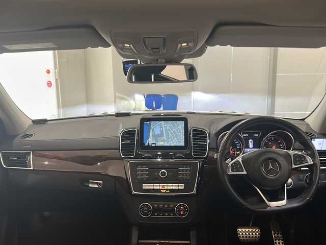 メルセデス・ベンツ ＧＬＳ３５０ｄ 4マチックスポーツ 新潟県 2017(平29)年 4.2万km ダイヤモンドホワイト パノラミックスライディングルーフ/harman/kardonサウンドシステム/ダウンヒルスピードレギュレーション/AIRマティックサスペンション/・INDIV/SPORT/COMFORT/SNOW/Offroad/COMANDシステム/・８インチワイドディスプレイ/・HDDナビゲーション/・フルセグ/DVD/CD/USB/Bluetooth/・AppleCarPlay/ETC2.0/360°カメラシステム/サイドビューカメラ/パーキングアシストリアビューカメラ/レーダーセーフティパッケージ/・飛出し検知機能付きブレーキアシスト/・被害軽減ブレーキ付後方衝突警告システム/・PRE-SAFEブレーキ/・アクティイブレーンキープアシスト/・アクティブブラインドスポットモニター/・ディストロニック・プラス/・チャイルドセーフティシートセンサー（助手席）/LEDコーナリングライト/温冷機能付カップホルダー（前席）/３ゾーンクライメートコントロール/ナッパレザーシート/シートヒーター（1列目/2列目）