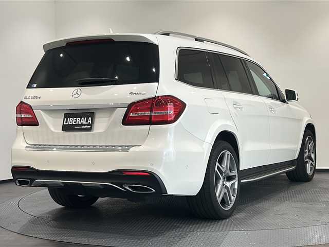 メルセデス・ベンツ ＧＬＳ３５０ｄ 4マチックスポーツ 新潟県 2017(平29)年 4.2万km ダイヤモンドホワイト パノラミックスライディングルーフ/harman/kardonサウンドシステム/ダウンヒルスピードレギュレーション/AIRマティックサスペンション/・INDIV/SPORT/COMFORT/SNOW/Offroad/COMANDシステム/・８インチワイドディスプレイ/・HDDナビゲーション/・フルセグ/DVD/CD/USB/Bluetooth/・AppleCarPlay/ETC2.0/360°カメラシステム/サイドビューカメラ/パーキングアシストリアビューカメラ/レーダーセーフティパッケージ/・飛出し検知機能付きブレーキアシスト/・被害軽減ブレーキ付後方衝突警告システム/・PRE-SAFEブレーキ/・アクティイブレーンキープアシスト/・アクティブブラインドスポットモニター/・ディストロニック・プラス/・チャイルドセーフティシートセンサー（助手席）/LEDコーナリングライト/温冷機能付カップホルダー（前席）/３ゾーンクライメートコントロール/ナッパレザーシート/シートヒーター（1列目/2列目）