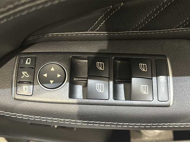 メルセデス・ベンツ ＧＬＳ３５０ｄ 4マチックスポーツ 新潟県 2017(平29)年 4.2万km ダイヤモンドホワイト パノラミックスライディングルーフ/harman/kardonサウンドシステム/ダウンヒルスピードレギュレーション/AIRマティックサスペンション/・INDIV/SPORT/COMFORT/SNOW/Offroad/COMANDシステム/・８インチワイドディスプレイ/・HDDナビゲーション/・フルセグ/DVD/CD/USB/Bluetooth/・AppleCarPlay/ETC2.0/360°カメラシステム/サイドビューカメラ/パーキングアシストリアビューカメラ/レーダーセーフティパッケージ/・飛出し検知機能付きブレーキアシスト/・被害軽減ブレーキ付後方衝突警告システム/・PRE-SAFEブレーキ/・アクティイブレーンキープアシスト/・アクティブブラインドスポットモニター/・ディストロニック・プラス/・チャイルドセーフティシートセンサー（助手席）/LEDコーナリングライト/温冷機能付カップホルダー（前席）/３ゾーンクライメートコントロール/ナッパレザーシート/シートヒーター（1列目/2列目）