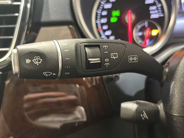 メルセデス・ベンツ ＧＬＳ３５０ｄ 4マチックスポーツ 新潟県 2017(平29)年 4.2万km ダイヤモンドホワイト パノラミックスライディングルーフ/harman/kardonサウンドシステム/ダウンヒルスピードレギュレーション/AIRマティックサスペンション/・INDIV/SPORT/COMFORT/SNOW/Offroad/COMANDシステム/・８インチワイドディスプレイ/・HDDナビゲーション/・フルセグ/DVD/CD/USB/Bluetooth/・AppleCarPlay/ETC2.0/360°カメラシステム/サイドビューカメラ/パーキングアシストリアビューカメラ/レーダーセーフティパッケージ/・飛出し検知機能付きブレーキアシスト/・被害軽減ブレーキ付後方衝突警告システム/・PRE-SAFEブレーキ/・アクティイブレーンキープアシスト/・アクティブブラインドスポットモニター/・ディストロニック・プラス/・チャイルドセーフティシートセンサー（助手席）/LEDコーナリングライト/温冷機能付カップホルダー（前席）/３ゾーンクライメートコントロール/ナッパレザーシート/シートヒーター（1列目/2列目）