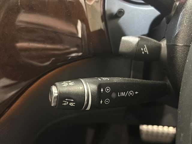 メルセデス・ベンツ ＧＬＳ３５０ｄ 4マチックスポーツ 新潟県 2017(平29)年 4.2万km ダイヤモンドホワイト パノラミックスライディングルーフ/harman/kardonサウンドシステム/ダウンヒルスピードレギュレーション/AIRマティックサスペンション/・INDIV/SPORT/COMFORT/SNOW/Offroad/COMANDシステム/・８インチワイドディスプレイ/・HDDナビゲーション/・フルセグ/DVD/CD/USB/Bluetooth/・AppleCarPlay/ETC2.0/360°カメラシステム/サイドビューカメラ/パーキングアシストリアビューカメラ/レーダーセーフティパッケージ/・飛出し検知機能付きブレーキアシスト/・被害軽減ブレーキ付後方衝突警告システム/・PRE-SAFEブレーキ/・アクティイブレーンキープアシスト/・アクティブブラインドスポットモニター/・ディストロニック・プラス/・チャイルドセーフティシートセンサー（助手席）/LEDコーナリングライト/温冷機能付カップホルダー（前席）/３ゾーンクライメートコントロール/ナッパレザーシート/シートヒーター（1列目/2列目）