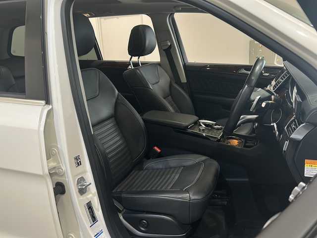 メルセデス・ベンツ ＧＬＳ３５０ｄ 4マチックスポーツ 新潟県 2017(平29)年 4.2万km ダイヤモンドホワイト パノラミックスライディングルーフ/harman/kardonサウンドシステム/ダウンヒルスピードレギュレーション/AIRマティックサスペンション/・INDIV/SPORT/COMFORT/SNOW/Offroad/COMANDシステム/・８インチワイドディスプレイ/・HDDナビゲーション/・フルセグ/DVD/CD/USB/Bluetooth/・AppleCarPlay/ETC2.0/360°カメラシステム/サイドビューカメラ/パーキングアシストリアビューカメラ/レーダーセーフティパッケージ/・飛出し検知機能付きブレーキアシスト/・被害軽減ブレーキ付後方衝突警告システム/・PRE-SAFEブレーキ/・アクティイブレーンキープアシスト/・アクティブブラインドスポットモニター/・ディストロニック・プラス/・チャイルドセーフティシートセンサー（助手席）/LEDコーナリングライト/温冷機能付カップホルダー（前席）/３ゾーンクライメートコントロール/ナッパレザーシート/シートヒーター（1列目/2列目）
