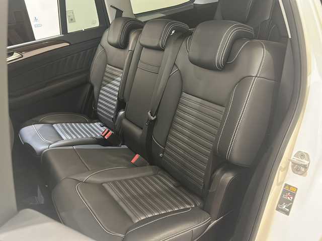 メルセデス・ベンツ ＧＬＳ３５０ｄ 4マチックスポーツ 新潟県 2017(平29)年 4.2万km ダイヤモンドホワイト パノラミックスライディングルーフ/harman/kardonサウンドシステム/ダウンヒルスピードレギュレーション/AIRマティックサスペンション/・INDIV/SPORT/COMFORT/SNOW/Offroad/COMANDシステム/・８インチワイドディスプレイ/・HDDナビゲーション/・フルセグ/DVD/CD/USB/Bluetooth/・AppleCarPlay/ETC2.0/360°カメラシステム/サイドビューカメラ/パーキングアシストリアビューカメラ/レーダーセーフティパッケージ/・飛出し検知機能付きブレーキアシスト/・被害軽減ブレーキ付後方衝突警告システム/・PRE-SAFEブレーキ/・アクティイブレーンキープアシスト/・アクティブブラインドスポットモニター/・ディストロニック・プラス/・チャイルドセーフティシートセンサー（助手席）/LEDコーナリングライト/温冷機能付カップホルダー（前席）/３ゾーンクライメートコントロール/ナッパレザーシート/シートヒーター（1列目/2列目）
