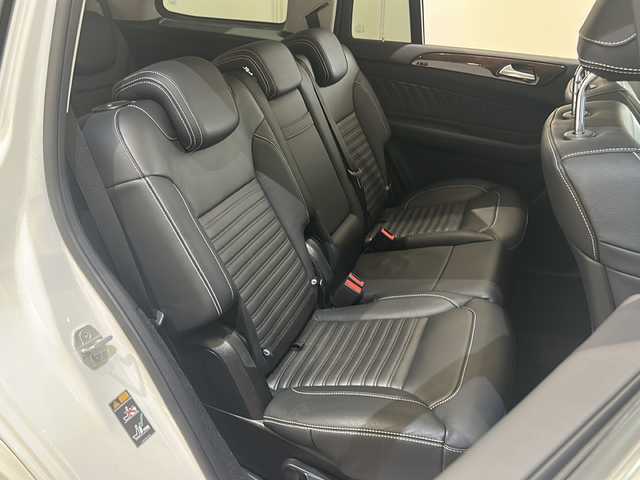 メルセデス・ベンツ ＧＬＳ３５０ｄ 4マチックスポーツ 新潟県 2017(平29)年 4.2万km ダイヤモンドホワイト パノラミックスライディングルーフ/harman/kardonサウンドシステム/ダウンヒルスピードレギュレーション/AIRマティックサスペンション/・INDIV/SPORT/COMFORT/SNOW/Offroad/COMANDシステム/・８インチワイドディスプレイ/・HDDナビゲーション/・フルセグ/DVD/CD/USB/Bluetooth/・AppleCarPlay/ETC2.0/360°カメラシステム/サイドビューカメラ/パーキングアシストリアビューカメラ/レーダーセーフティパッケージ/・飛出し検知機能付きブレーキアシスト/・被害軽減ブレーキ付後方衝突警告システム/・PRE-SAFEブレーキ/・アクティイブレーンキープアシスト/・アクティブブラインドスポットモニター/・ディストロニック・プラス/・チャイルドセーフティシートセンサー（助手席）/LEDコーナリングライト/温冷機能付カップホルダー（前席）/３ゾーンクライメートコントロール/ナッパレザーシート/シートヒーター（1列目/2列目）