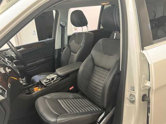 メルセデス・ベンツ ＧＬＳ３５０ｄ 4マチックスポーツ 新潟県 2017(平29)年 4.2万km ダイヤモンドホワイト パノラミックスライディングルーフ/harman/kardonサウンドシステム/ダウンヒルスピードレギュレーション/AIRマティックサスペンション/・INDIV/SPORT/COMFORT/SNOW/Offroad/COMANDシステム/・８インチワイドディスプレイ/・HDDナビゲーション/・フルセグ/DVD/CD/USB/Bluetooth/・AppleCarPlay/ETC2.0/360°カメラシステム/サイドビューカメラ/パーキングアシストリアビューカメラ/レーダーセーフティパッケージ/・飛出し検知機能付きブレーキアシスト/・被害軽減ブレーキ付後方衝突警告システム/・PRE-SAFEブレーキ/・アクティイブレーンキープアシスト/・アクティブブラインドスポットモニター/・ディストロニック・プラス/・チャイルドセーフティシートセンサー（助手席）/LEDコーナリングライト/温冷機能付カップホルダー（前席）/３ゾーンクライメートコントロール/ナッパレザーシート/シートヒーター（1列目/2列目）