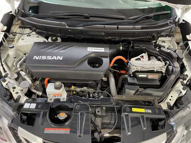 日産 エクストレイル ハイブリッド 20X 新潟県 2019(平31)年 5万km ブリリアントホワイトパール ４WD/踏み間違い衝突防止アシスト/ワンオーナー/パノラマルーフ/社外メモリナビ　/　　CD/DVD/AM/FM/フルセグ/BT/iPod/バックモニター/パワーバックドア/HIDオートライト/前席シートヒーター/純正17インチアルミホイール付/ダウンヒルアシストコントロール/純正フロアマット/ドアバイザー/スペアキー/スマートキー/ETC