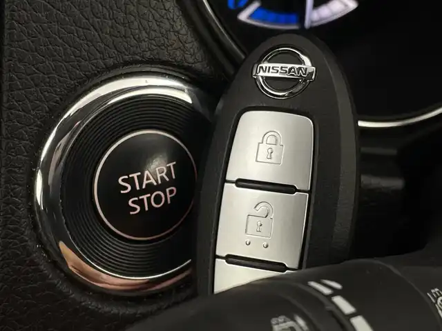日産 エクストレイル ハイブリッド 20X 新潟県 2019(平31)年 5万km ブリリアントホワイトパール ４WD/踏み間違い衝突防止アシスト/ワンオーナー/パノラマルーフ/社外メモリナビ　/　　CD/DVD/AM/FM/フルセグ/BT/iPod/バックモニター/パワーバックドア/HIDオートライト/前席シートヒーター/純正17インチアルミホイール付/ダウンヒルアシストコントロール/純正フロアマット/ドアバイザー/スペアキー/スマートキー/ETC